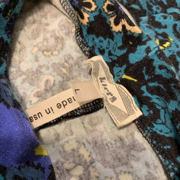 Kirra Geometric Print Crop Top - Picture 6 of 6